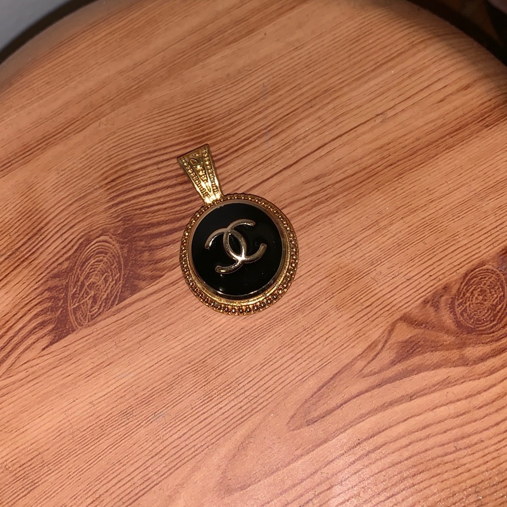Chanel necklace pendant